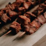 Grillen von Fleisch: Wurst, Steak, Fisch, Burger